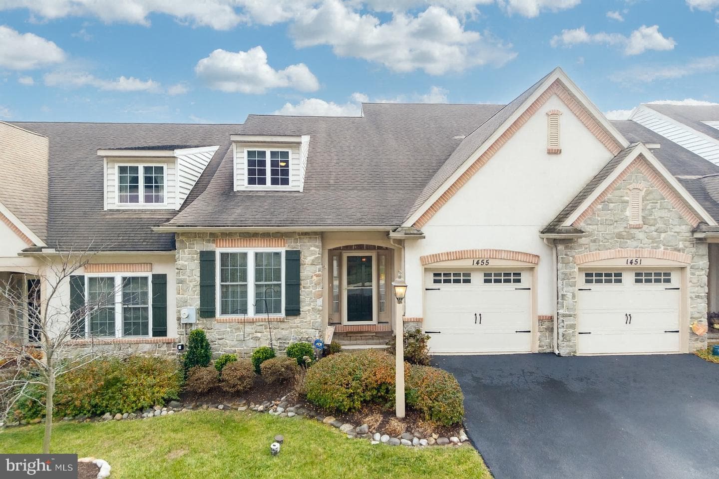 1455 N Red Maple Way