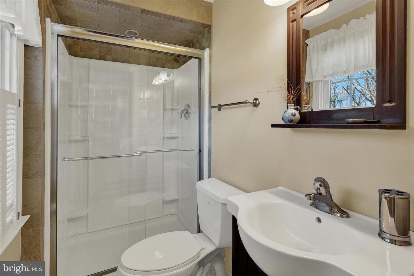 510 Woodview Drive photo 42