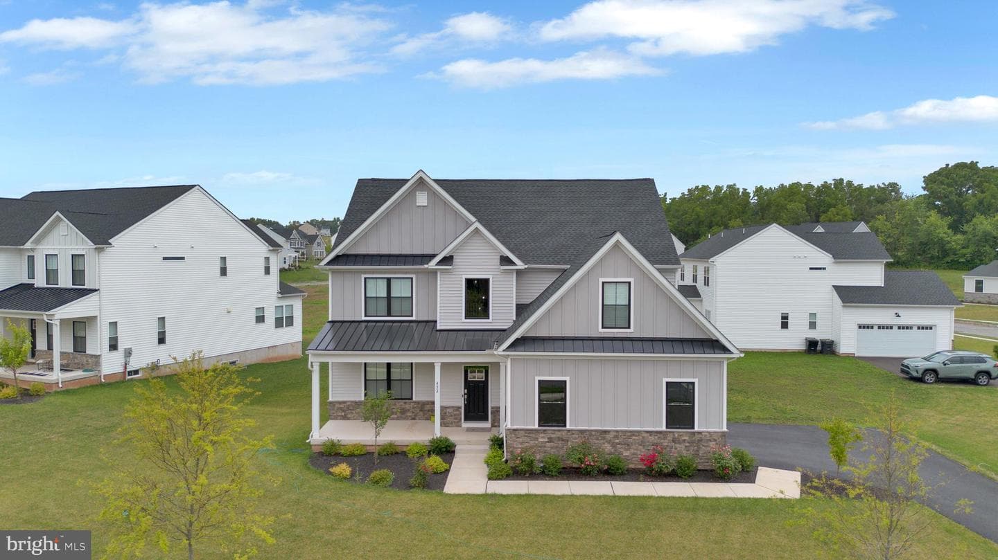 422 Emerald Court photo 2