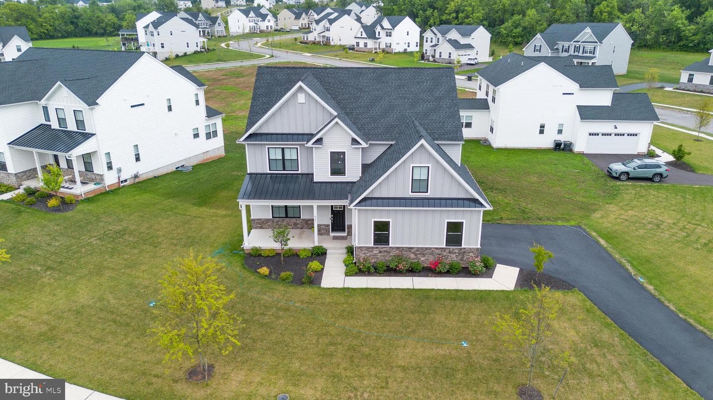 422 Emerald Court photo 3