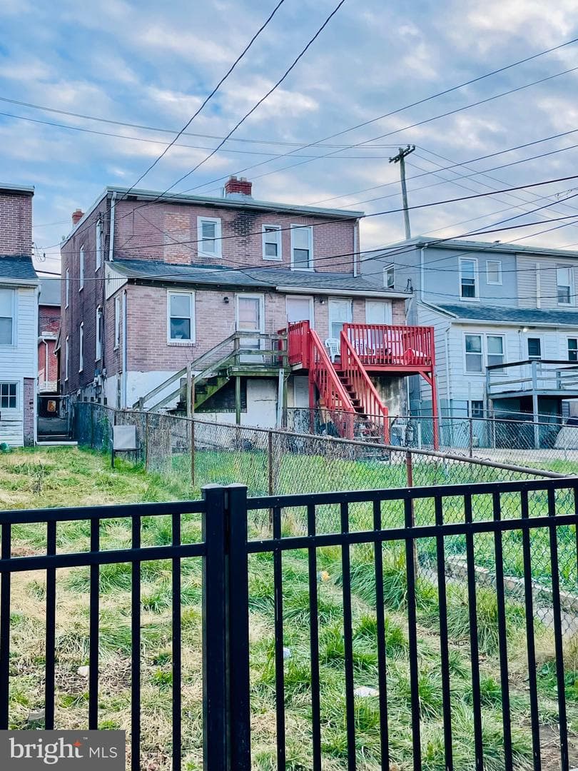 225 Madison Street photo 2
