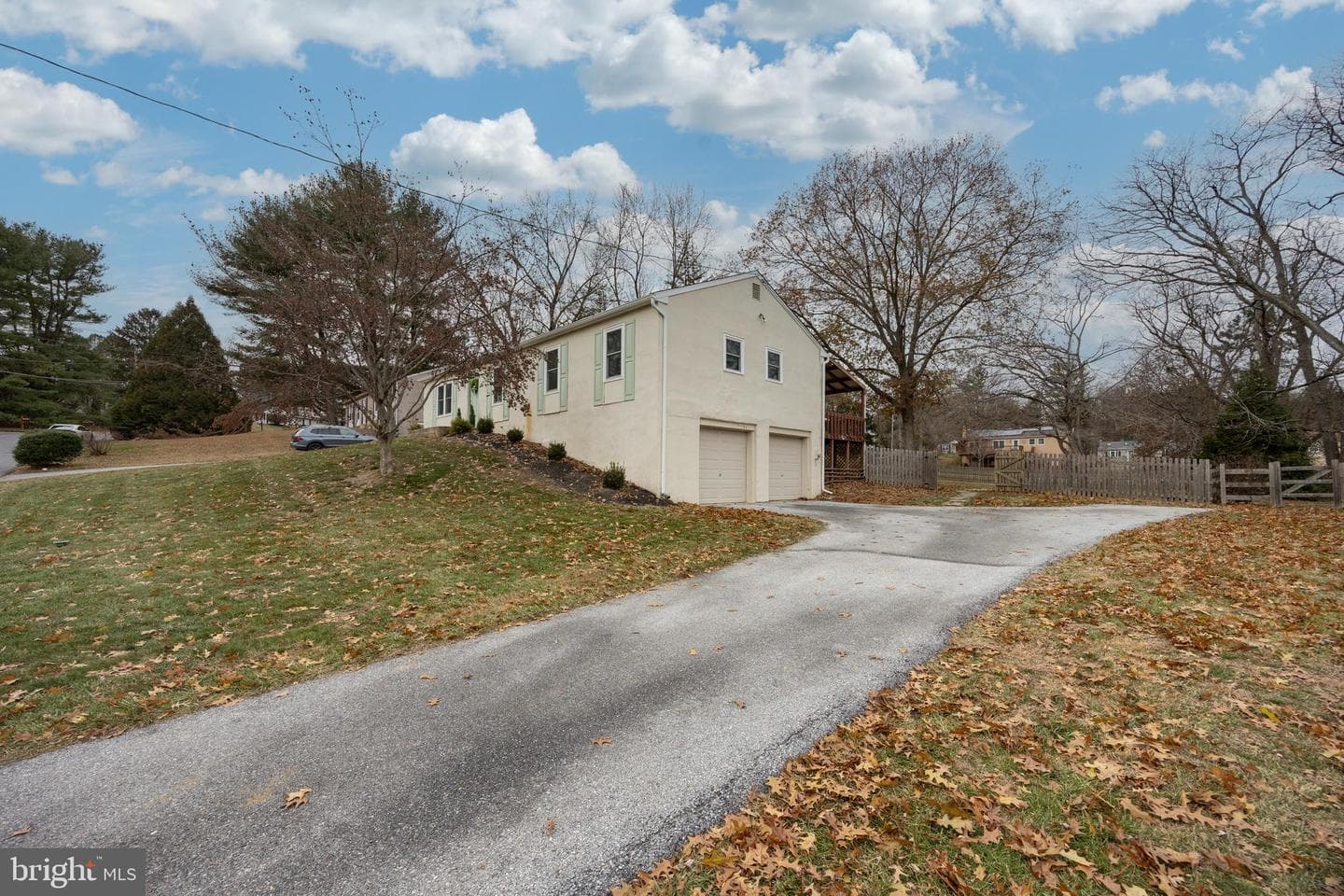 479 Douglas Drive photo 2