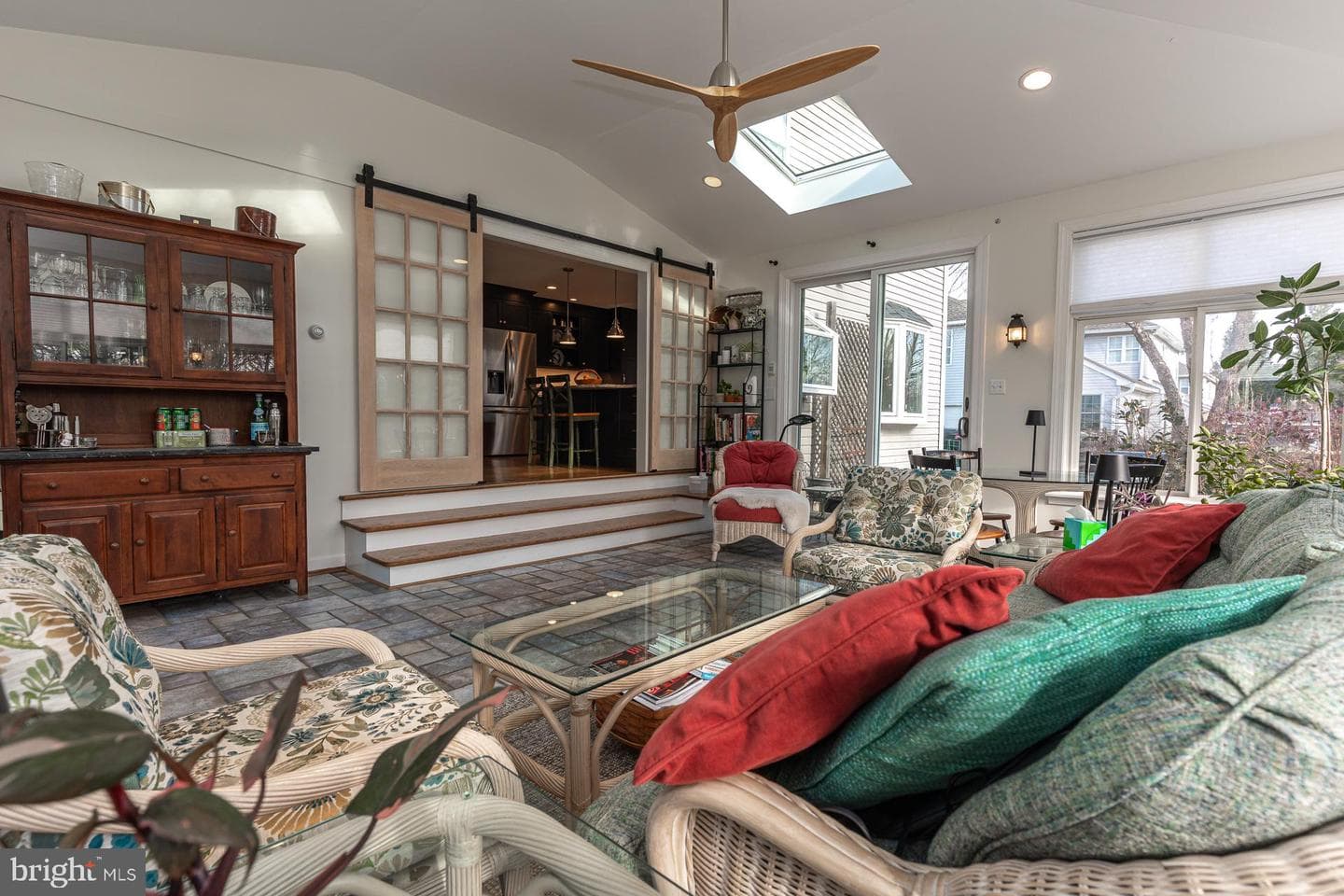 820 Waverly Road photo 21