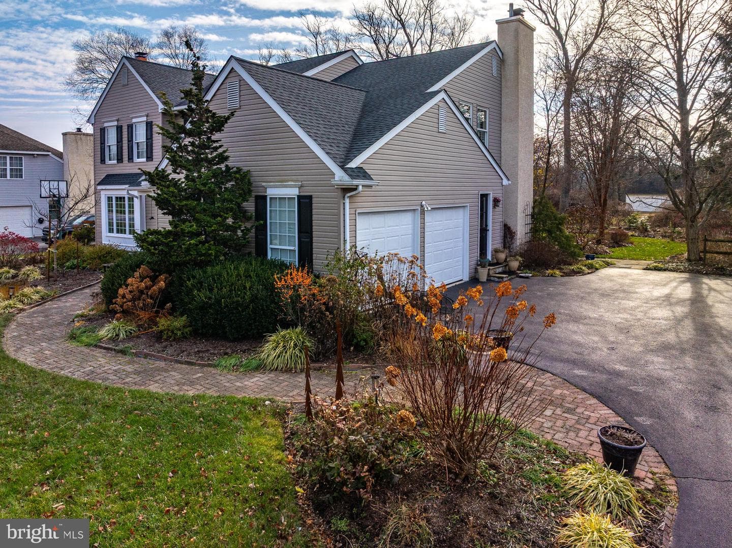 820 Waverly Road photo 3