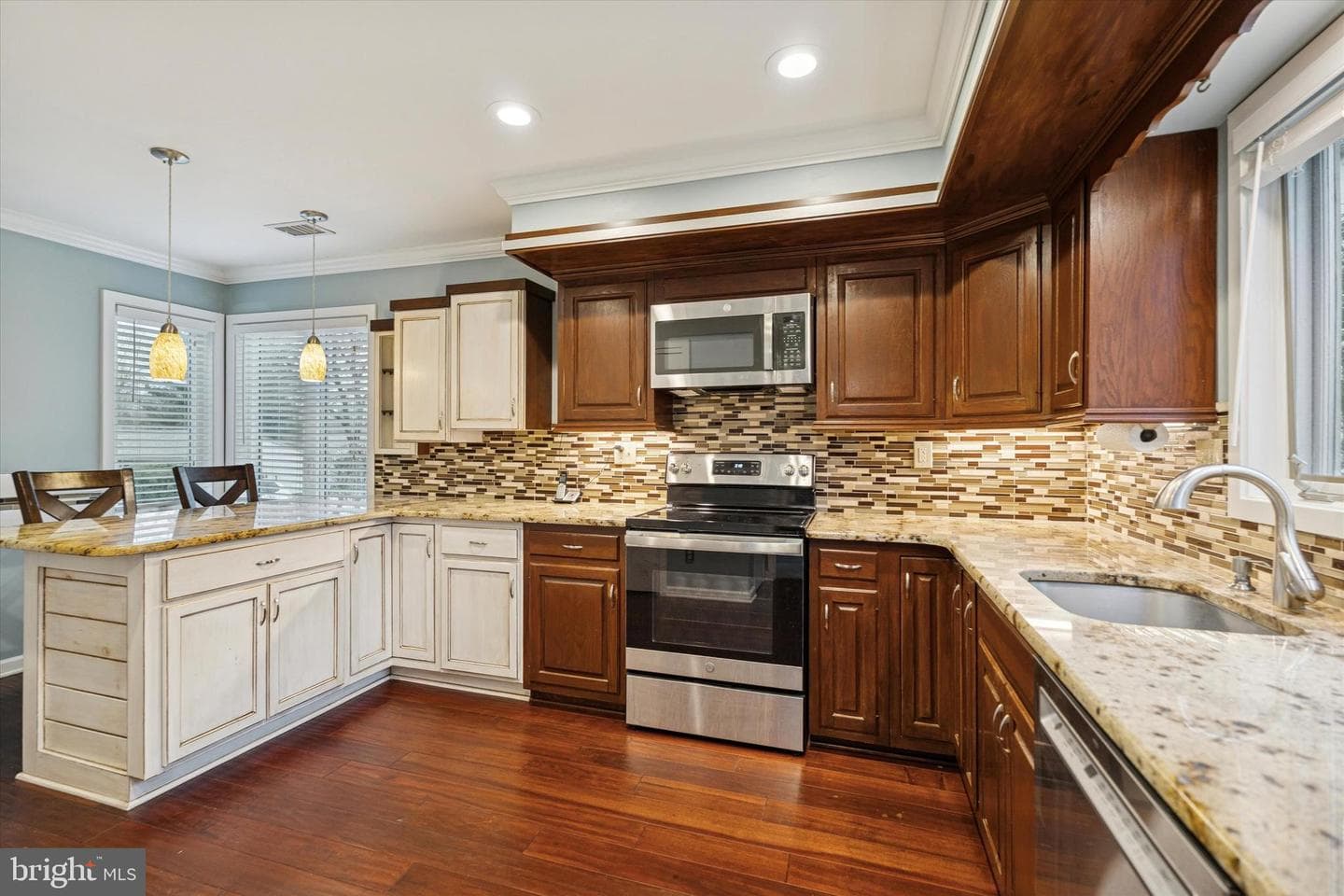 338 Devon Way photo 2