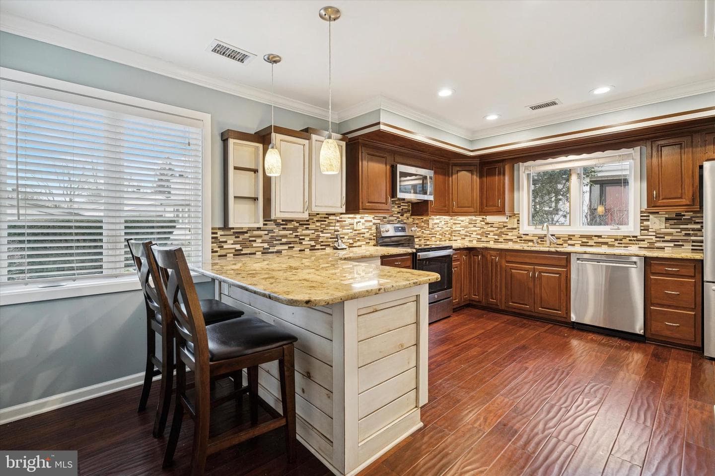 338 Devon Way photo 3