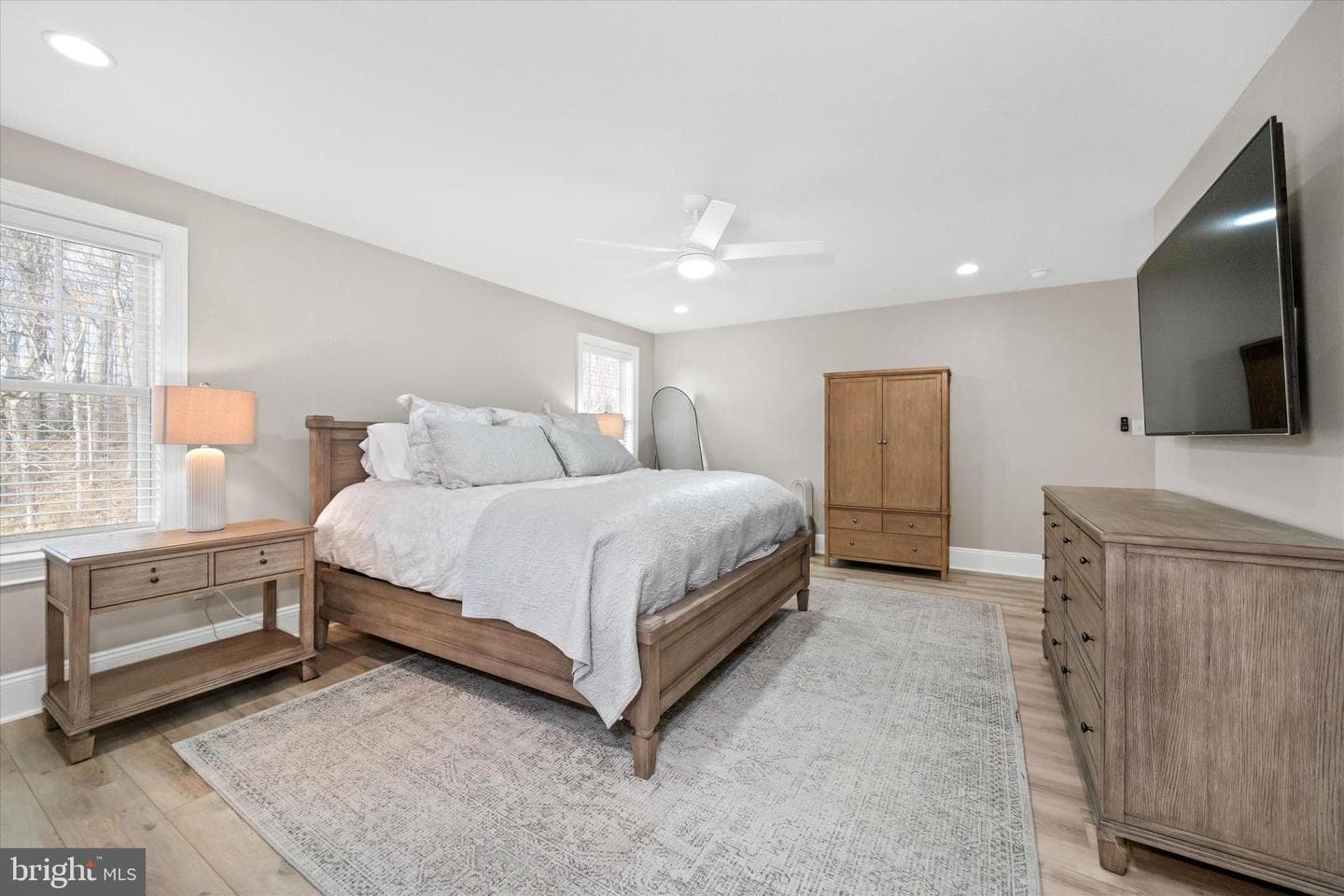 211 Daylesford Court photo 29