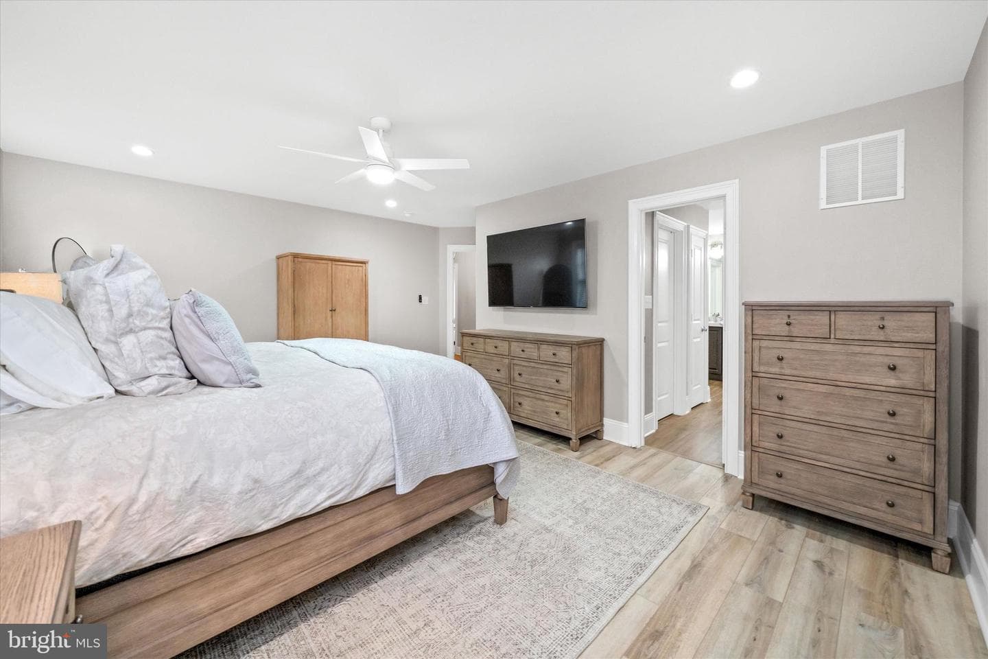 211 Daylesford Court photo 30
