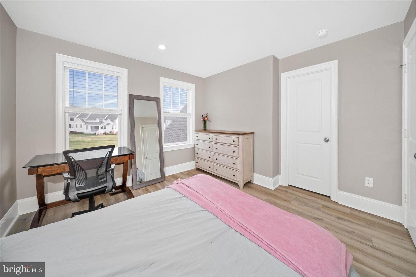 211 Daylesford Court photo 37
