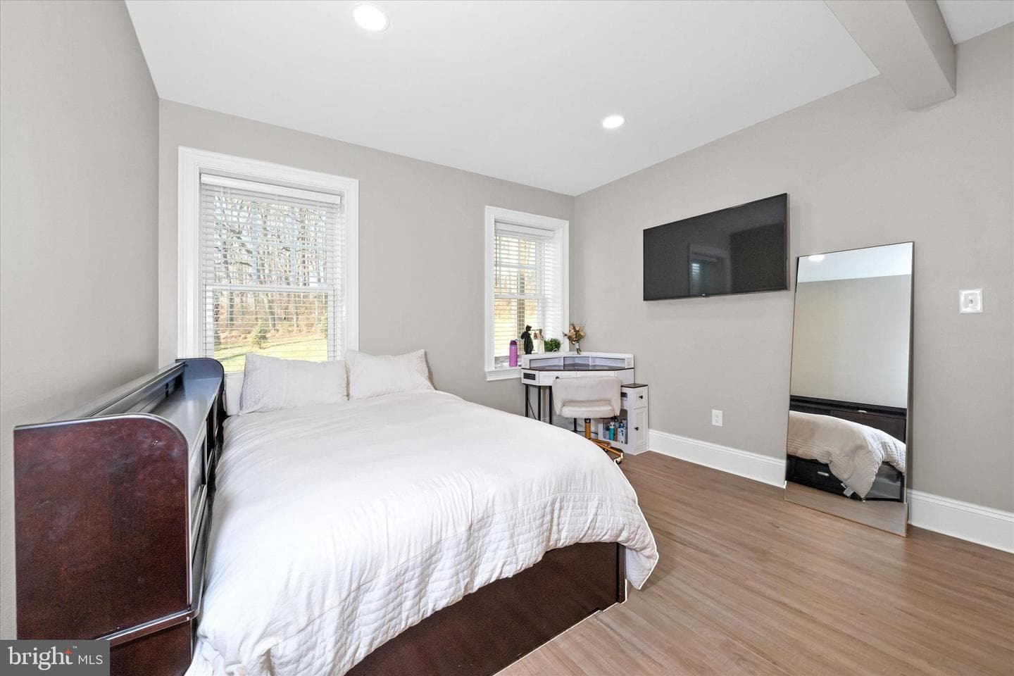 211 Daylesford Court photo 43