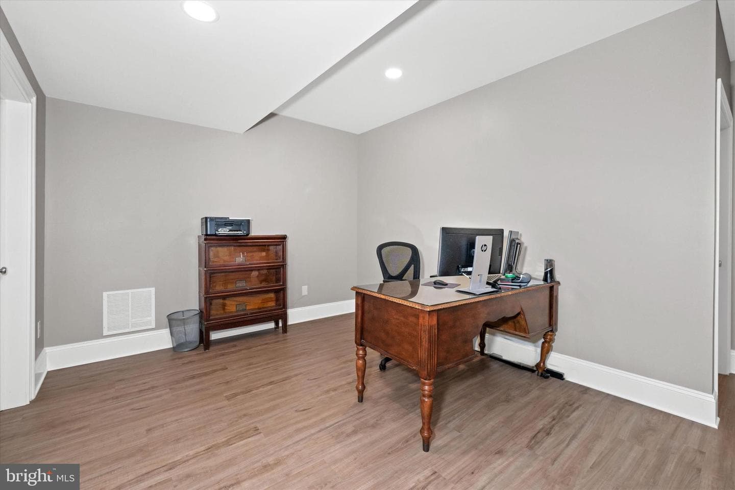 211 Daylesford Court photo 47