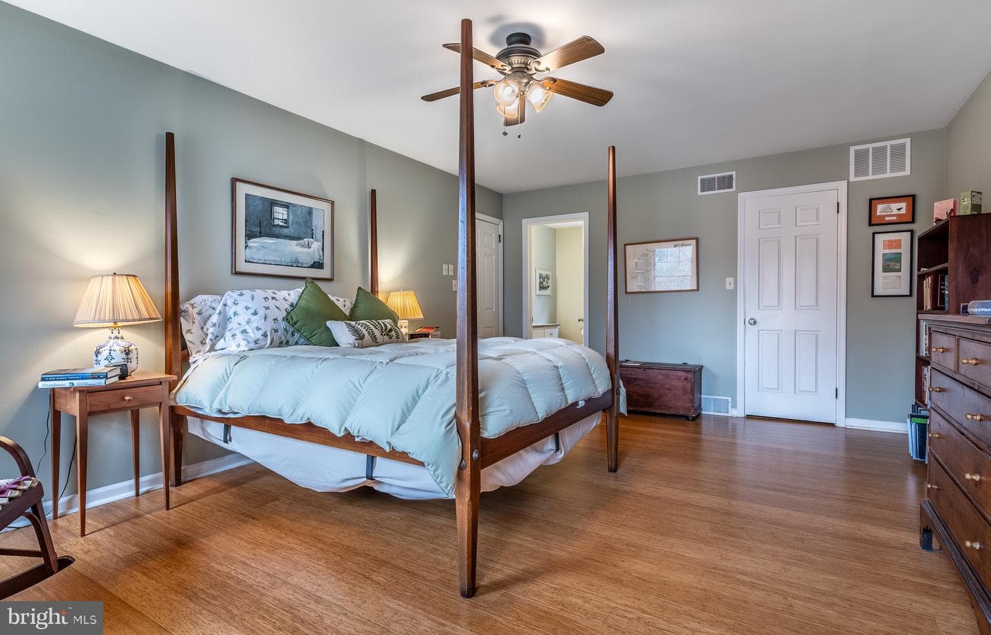 12 Phillips Lane photo 32