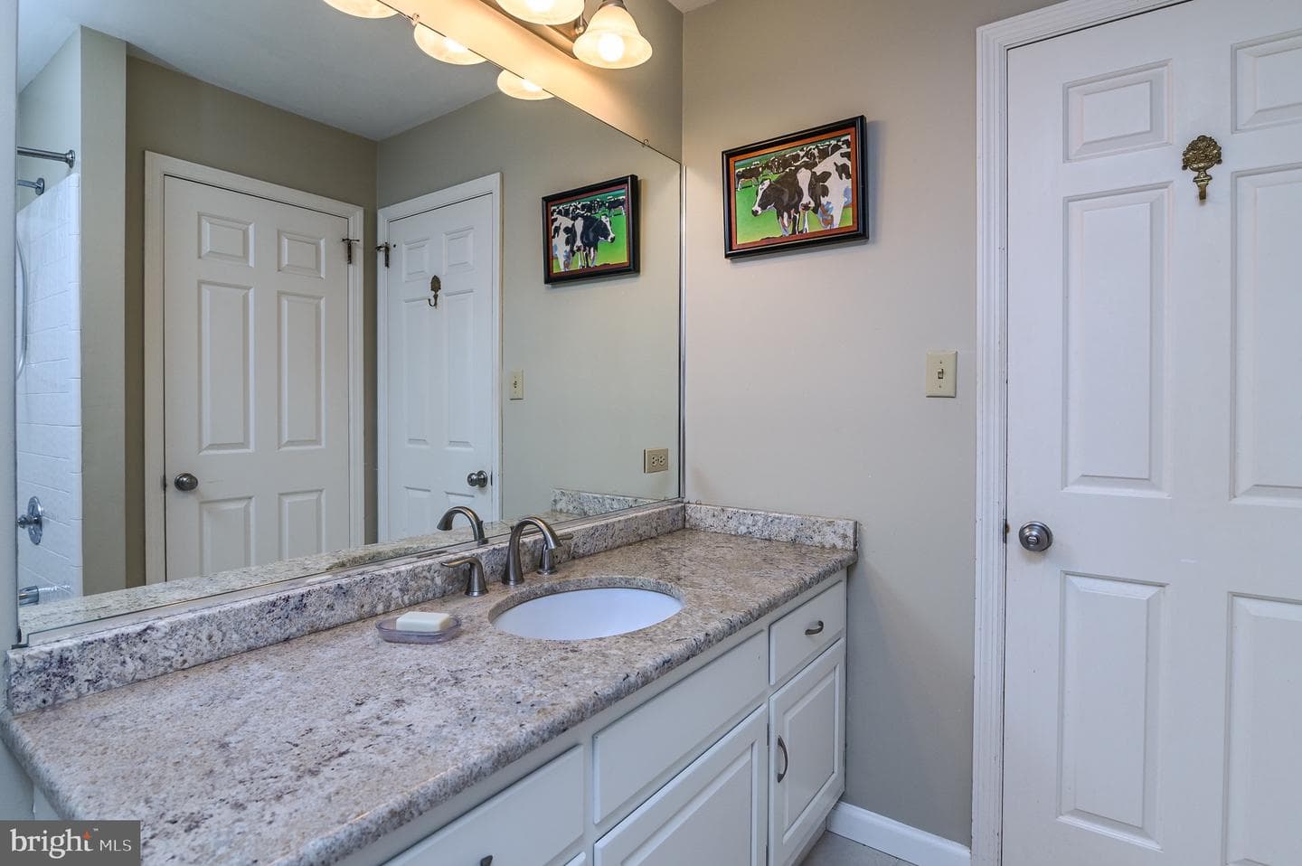 12 Phillips Lane photo 37