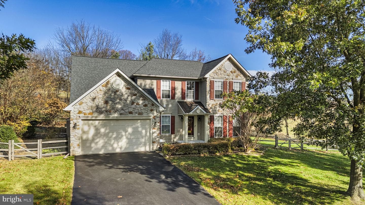 18 Stanford Drive photo 1