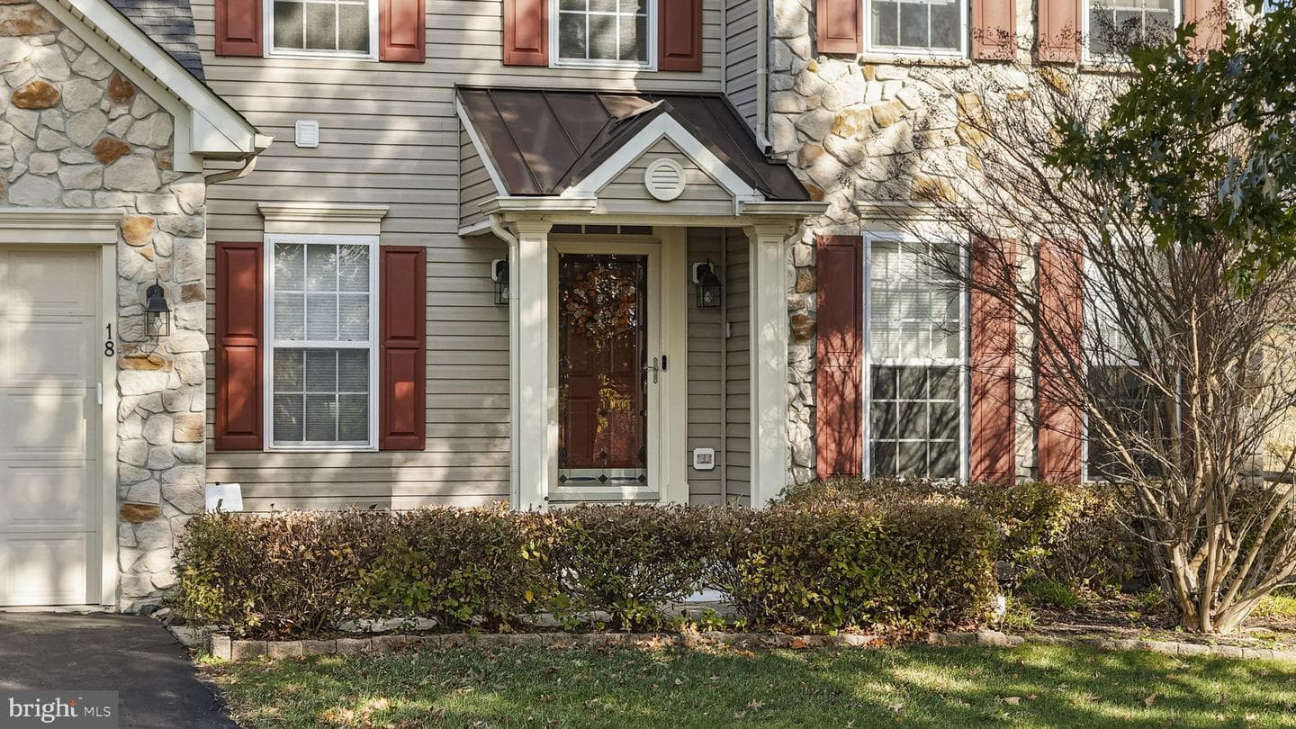 18 Stanford Drive photo 2