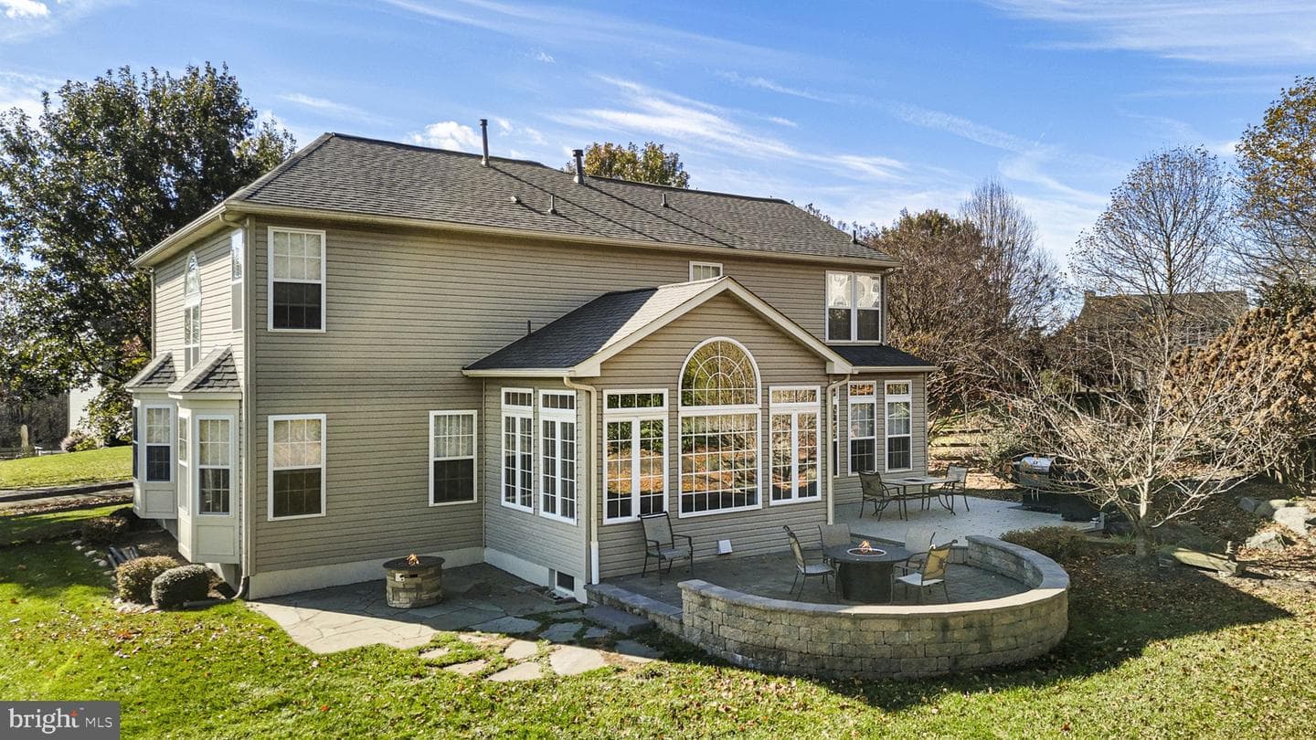 18 Stanford Drive photo 3