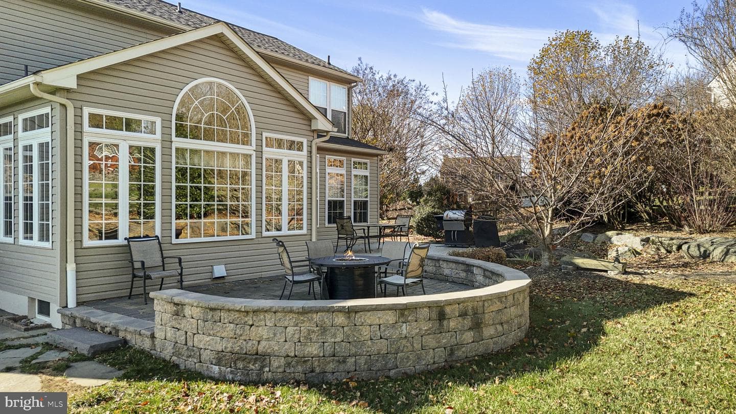 18 Stanford Drive photo 4