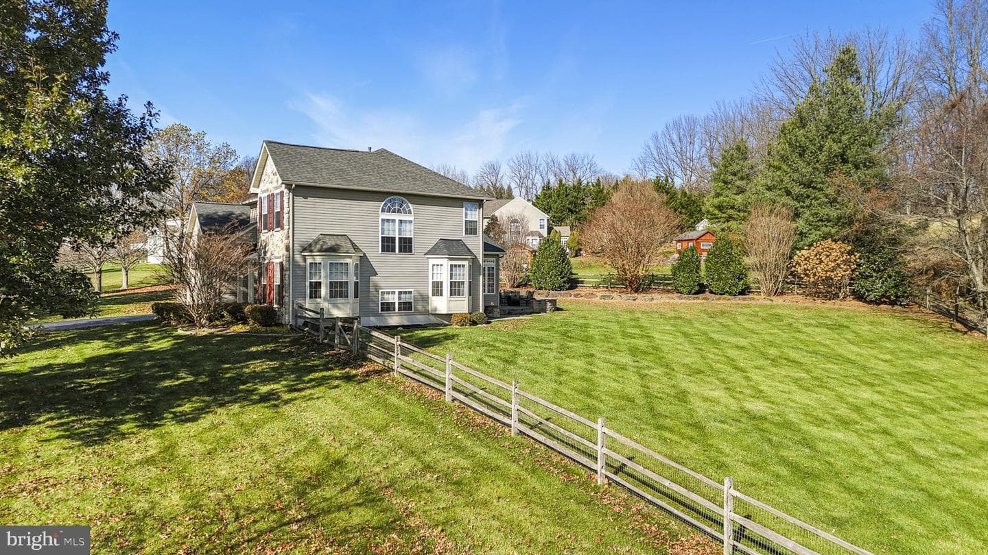 18 Stanford Drive photo 9