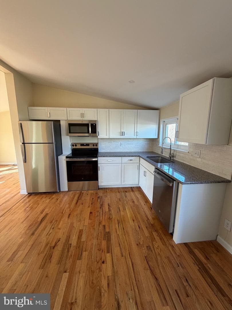 887 Aspen Avenue photo 4