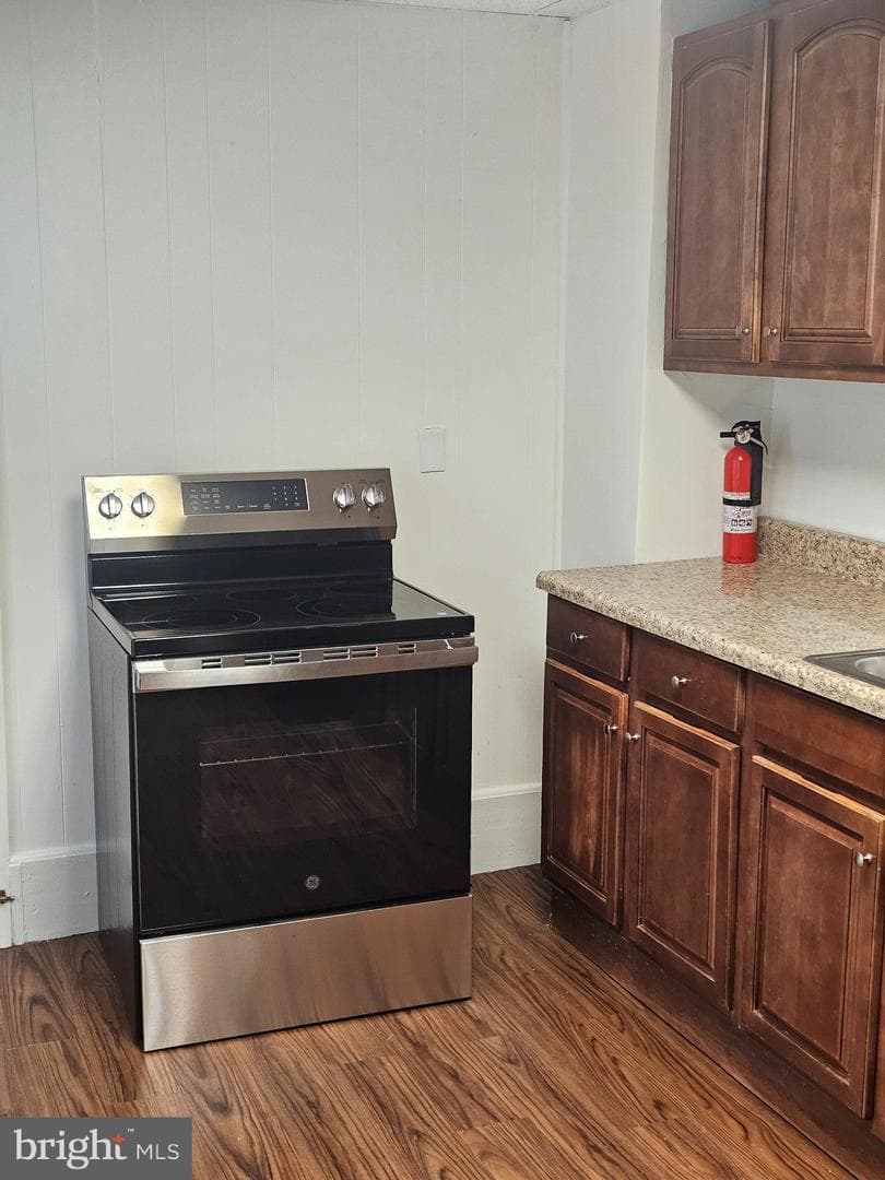 427 Oak Street photo 3