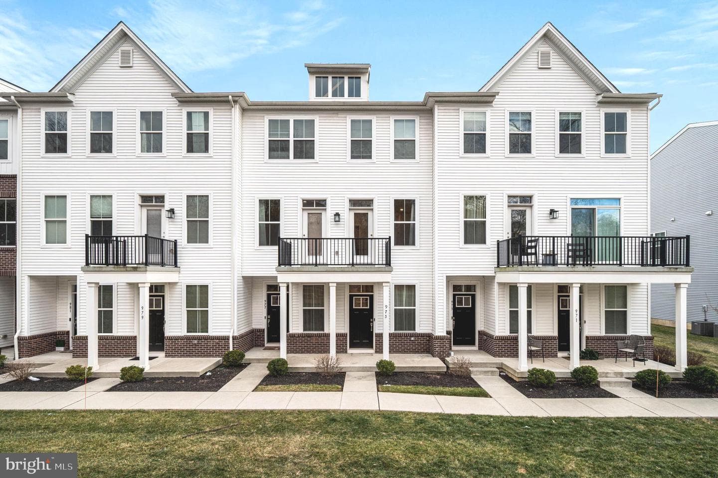 975 Skylar Court photo 3