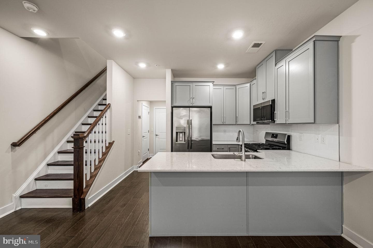975 Skylar Court photo 9