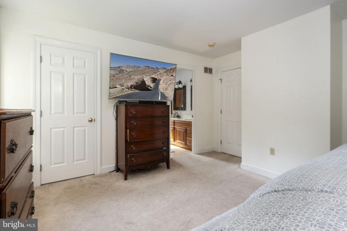 650 Fairview Road photo 17