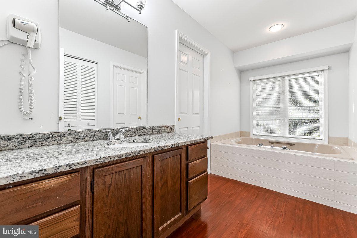 1112 Mews Lane photo 29