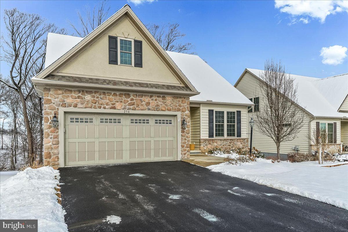 254 Honeycroft Boulevard photo 2