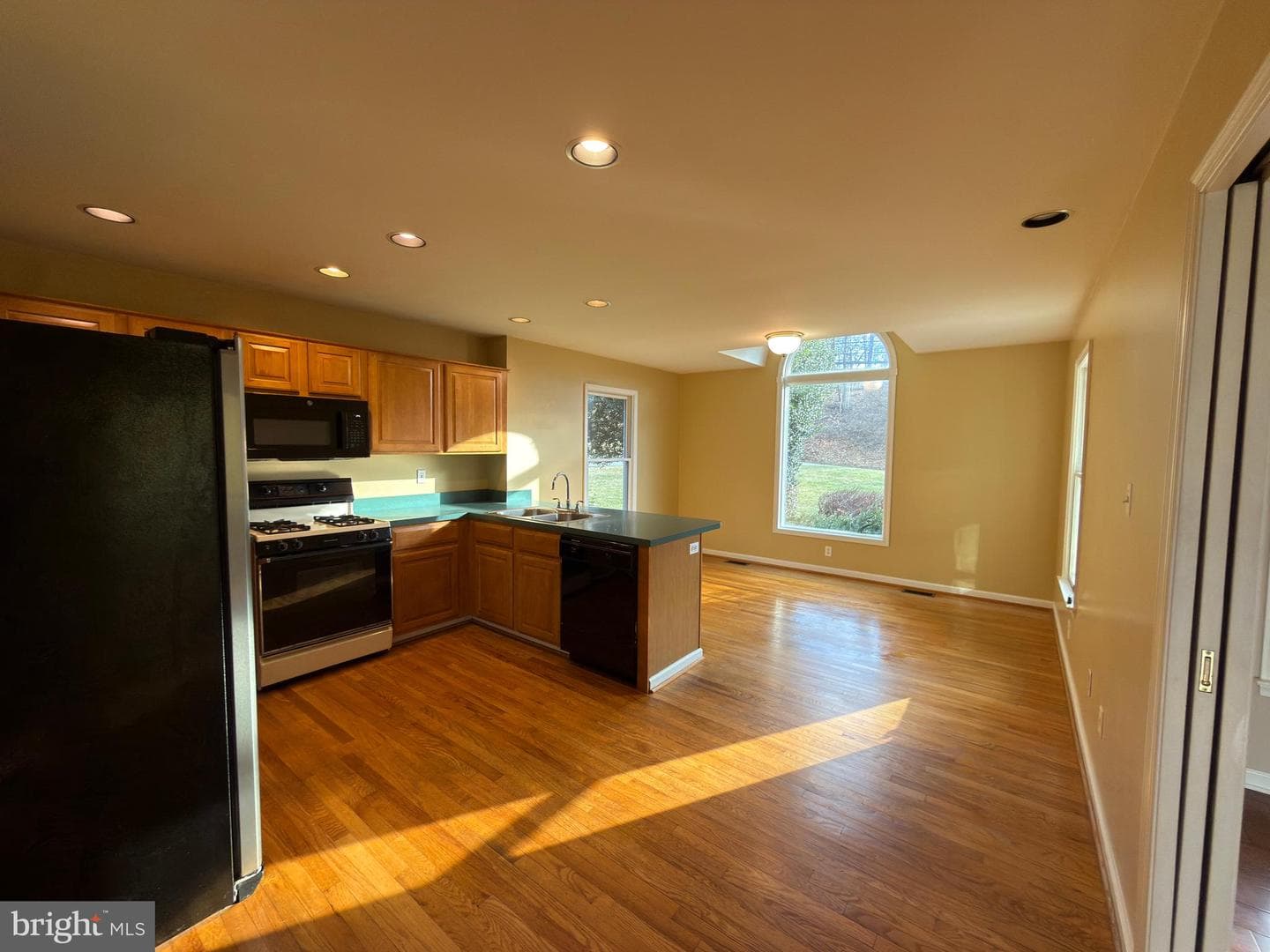 839 Frank Road photo 12