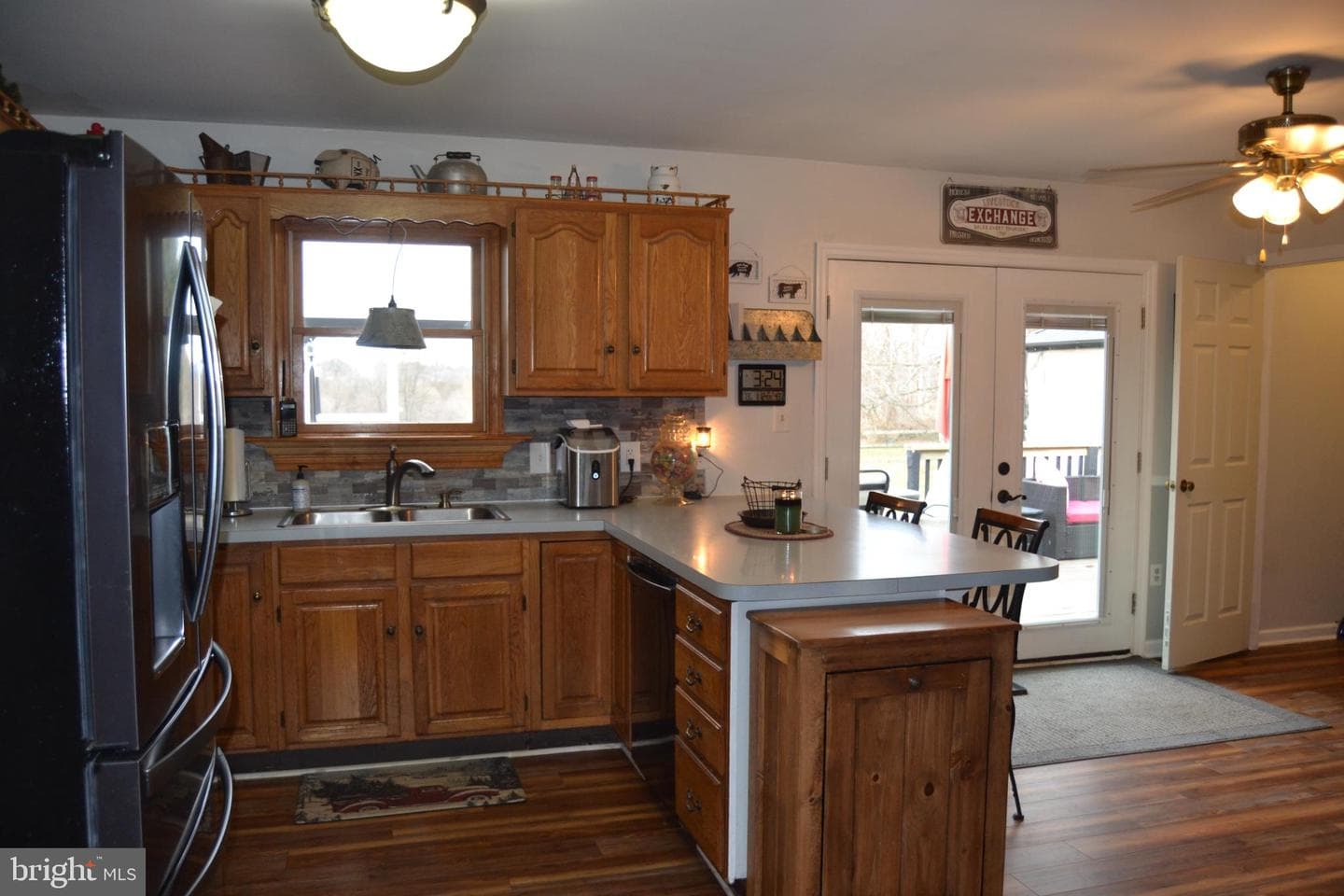 686 State Road photo 4