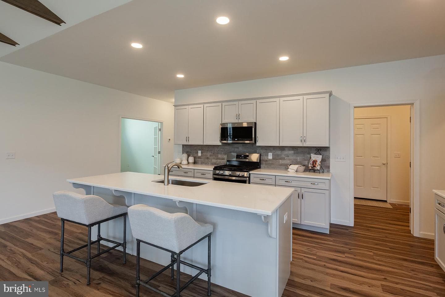 605 Greenbriar Path photo 5