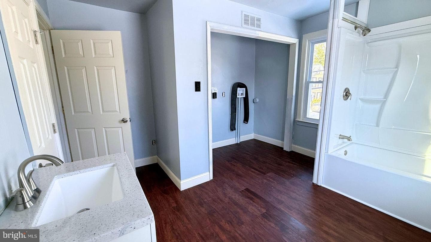 11 Newport Avenue photo 19