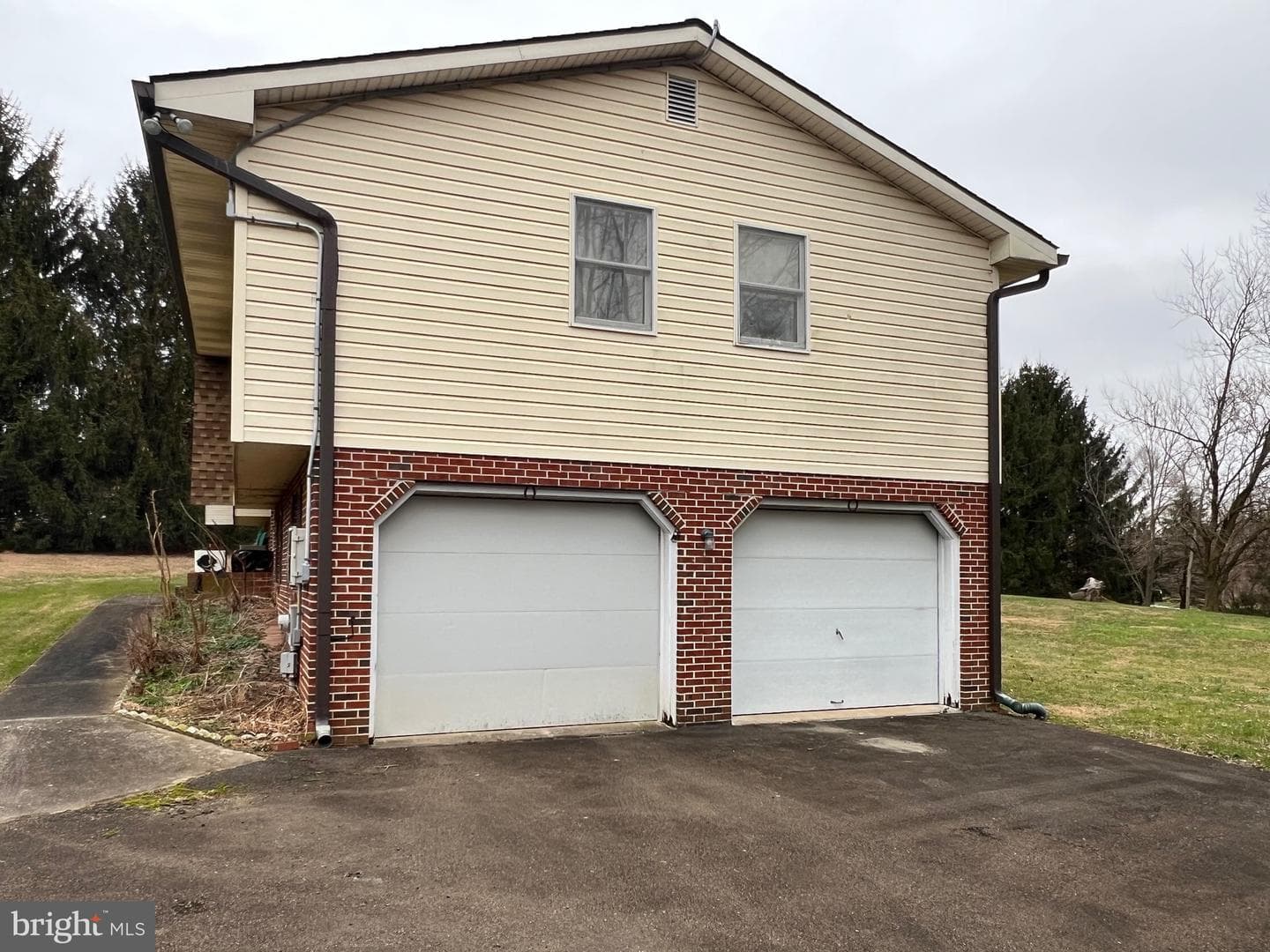 246 Waterway Road photo 3