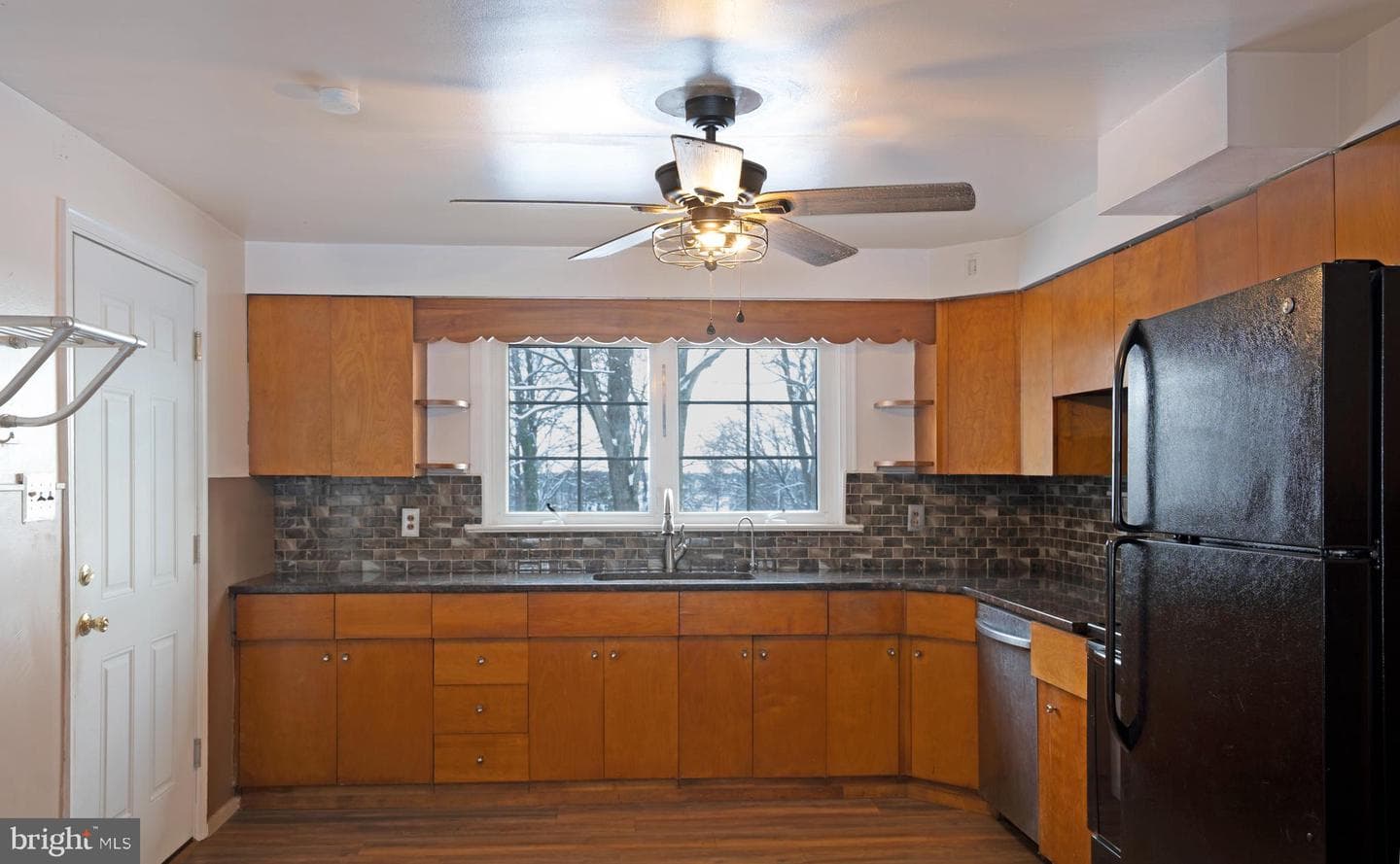 2428 E Kings Highway photo 13