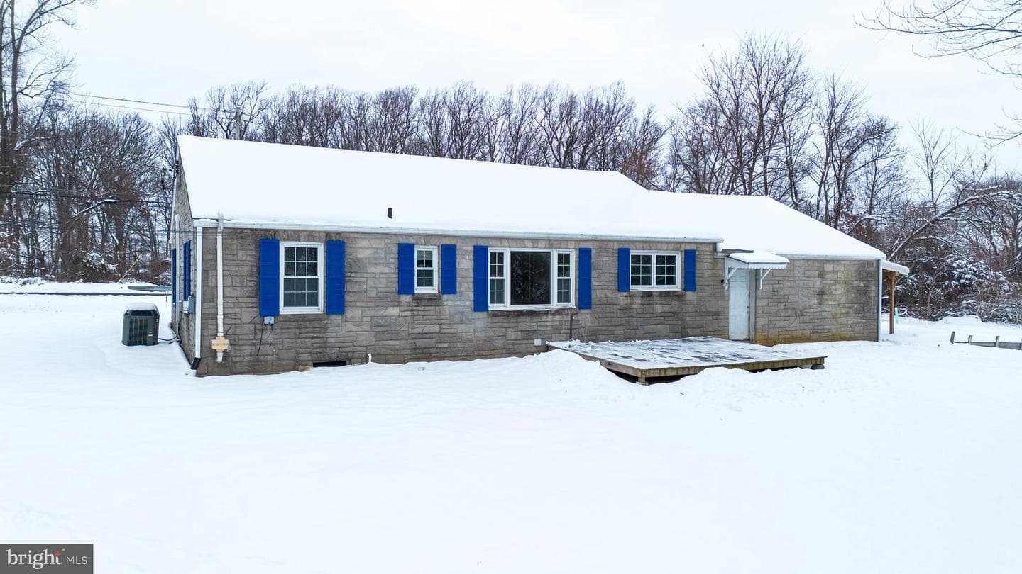 2428 E Kings Highway photo 2