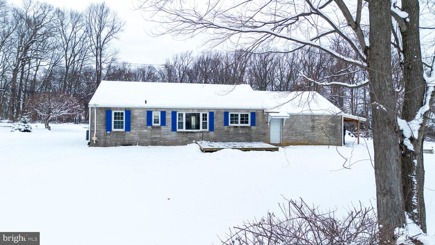 2428 E Kings Highway photo 4
