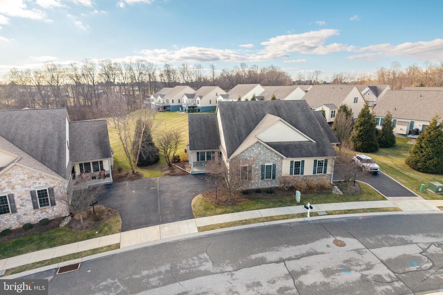 136 Honeycroft Boulevard photo 1