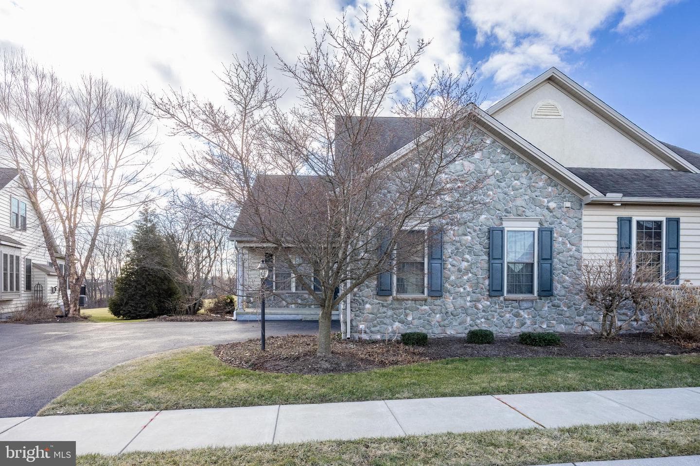 136 Honeycroft Boulevard photo 2