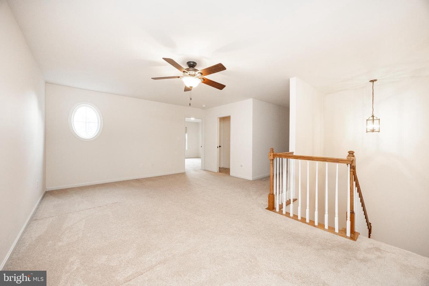 136 Honeycroft Boulevard photo 32