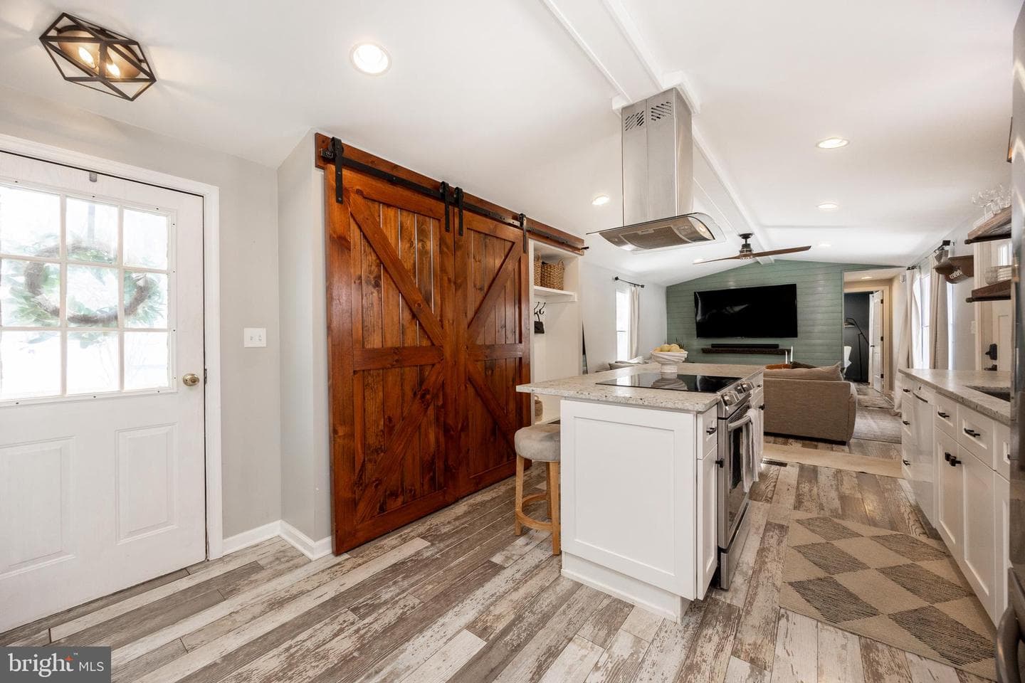 1524 Jonathan Road photo 3