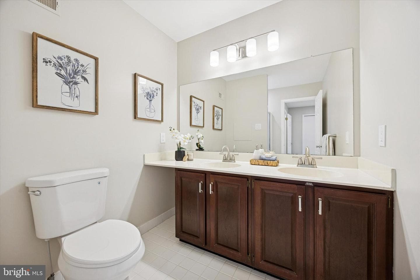 1203 Durham Court photo 19