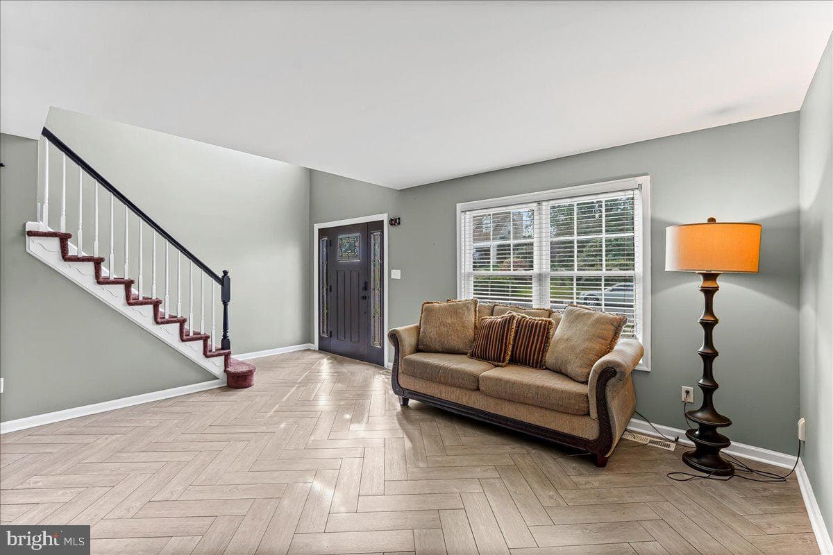 113 Midland Drive photo 4