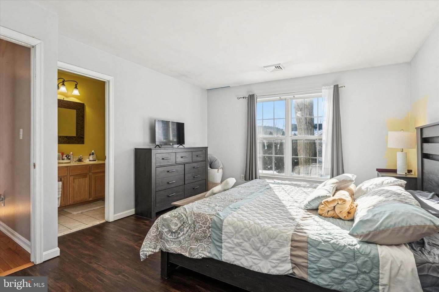 101 Newport Circle photo 16