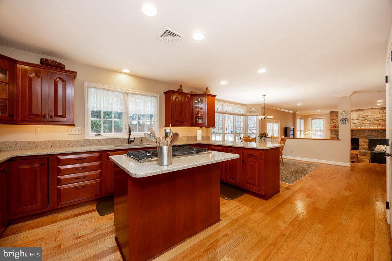 5 Woodford Lane photo 12