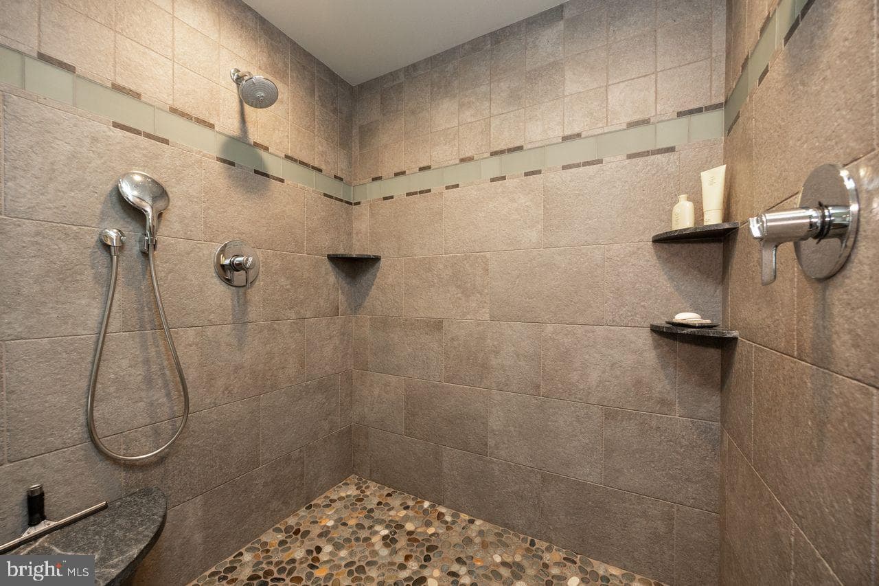 5 Woodford Lane photo 22