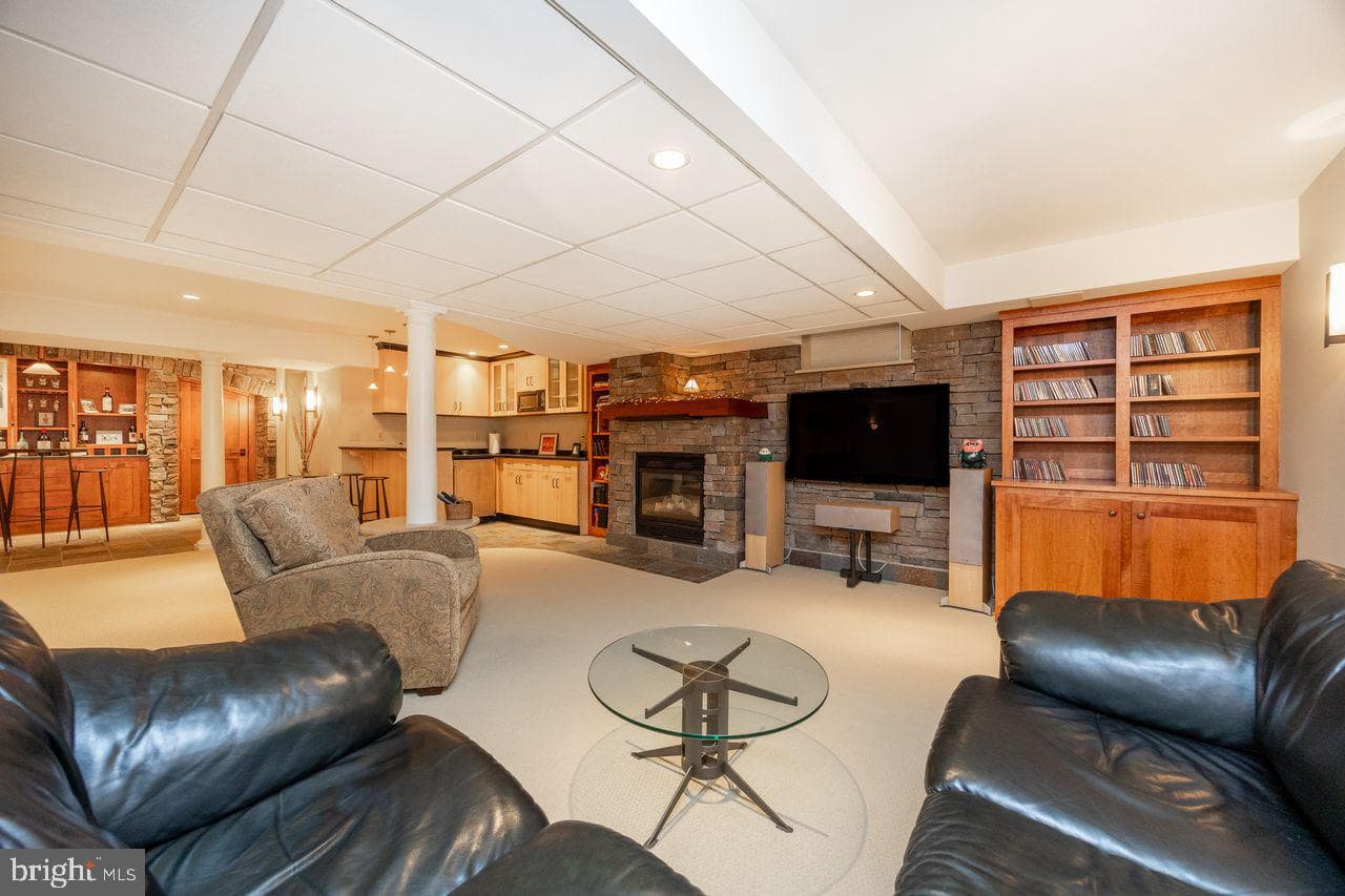5 Woodford Lane photo 37