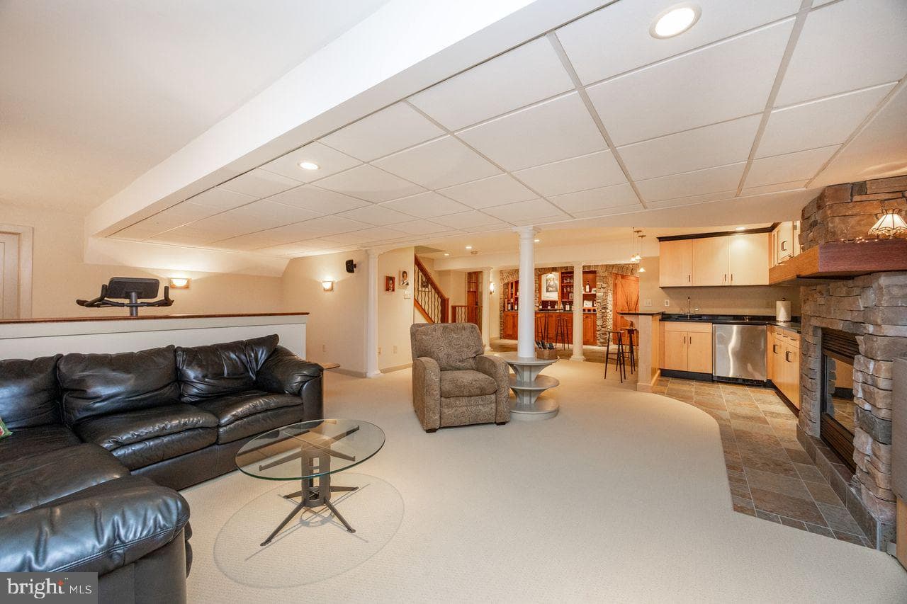 5 Woodford Lane photo 38