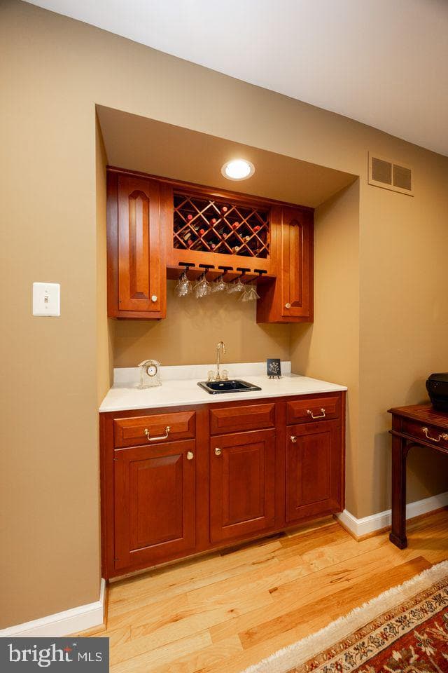 5 Woodford Lane photo 7