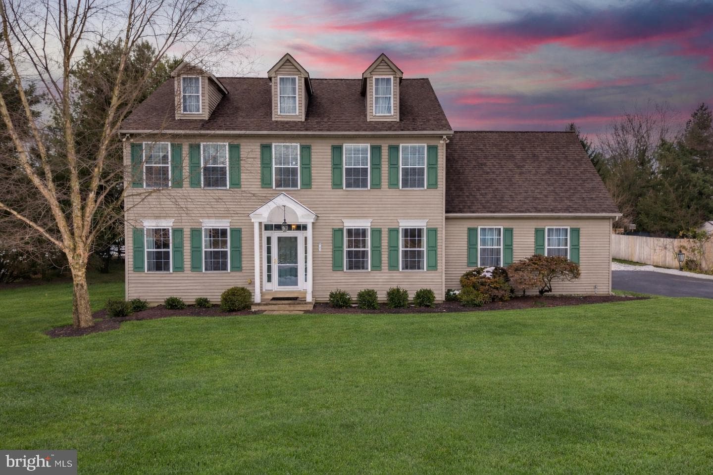 1148 Ashbridge Road photo 1